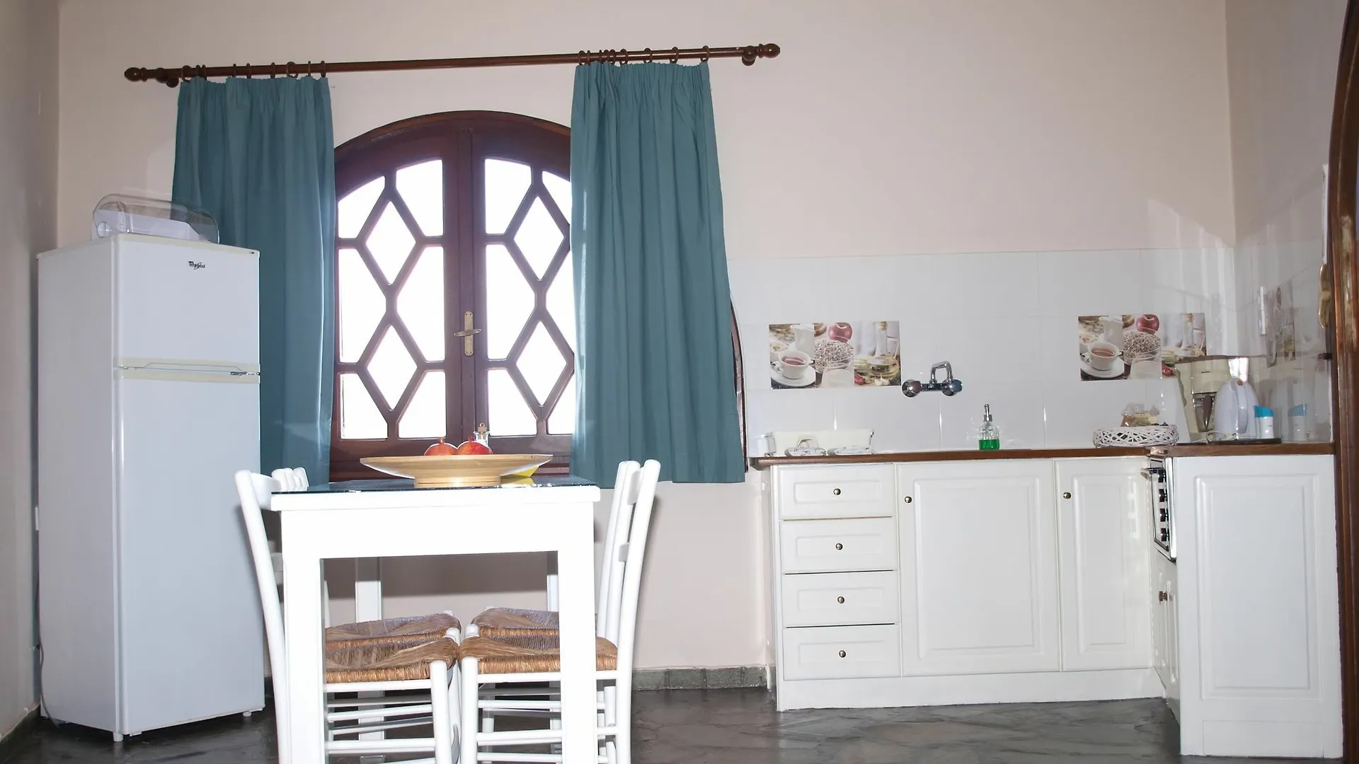Georgia Vicky Studios & Apartments Stavrós